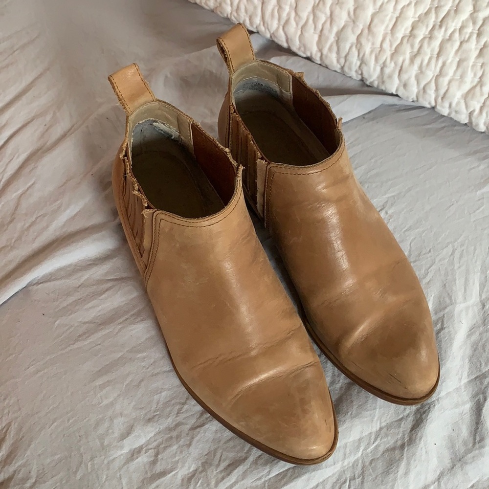 Seychelles leather low Chelsea booties in tan